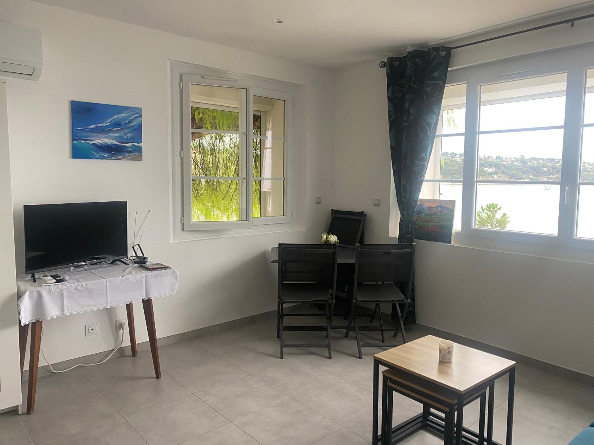Splendide Studio Miramar Vue Mer Avec Terrasse 邦多勒 外观 照片